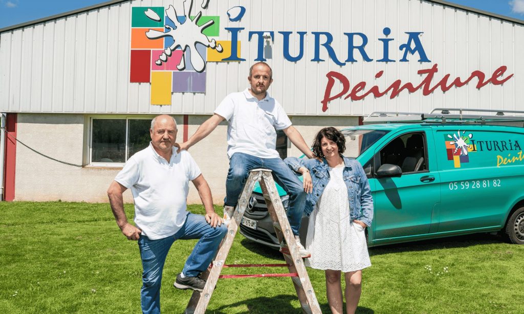 La famille Iturria, dirigeant l'entreprise iturria Peinture à Mauléon Licharre